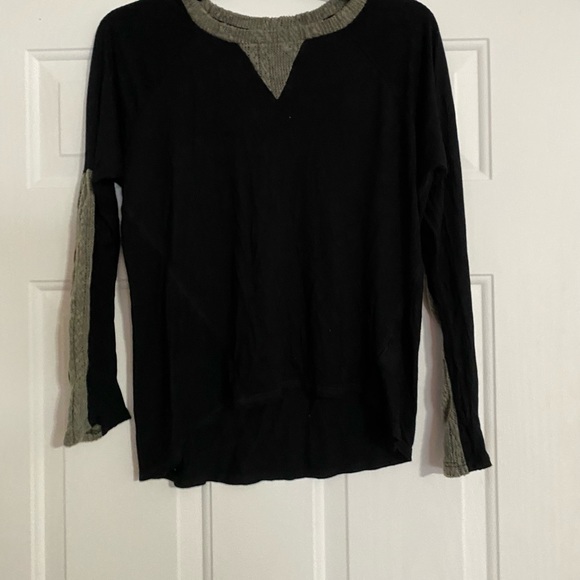 Monteau ladies long sleeve shirt is a small - Picture 5 of 5